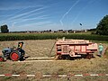 Миниатюра для Файл:Harvesting in Bulldogtreffen 2012.JPG