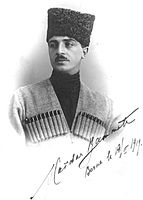 Gaidar Bammat, Ministro dos Negócios Estrangeiros, Kumyk.  Ele morreu no exílio em Paris em 1965. Ele era um amigo próximo de Tapa Chermoev.