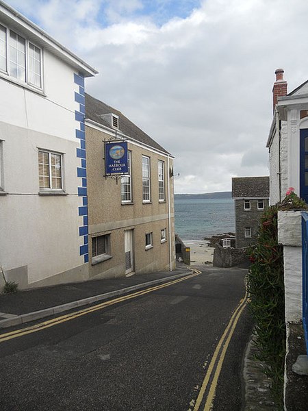 File:Heading for the beach - geograph.org.uk - 2123680.jpg