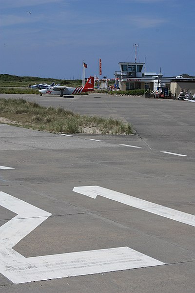 File:Heligoland Airport 20090627 009.JPG