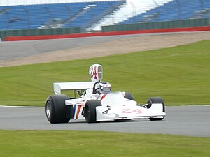 Hesketh 308 de Hunt de 1975 pilotado polo seu fillo, Freddie, en 2007