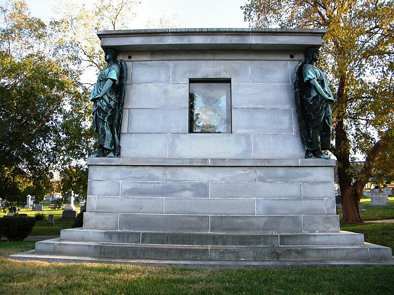 File:Heurich Mausoleum by Louis Amateis - Rock Creek Cemetery - Washington, D.C. - Sarah Stierch - B.jpg