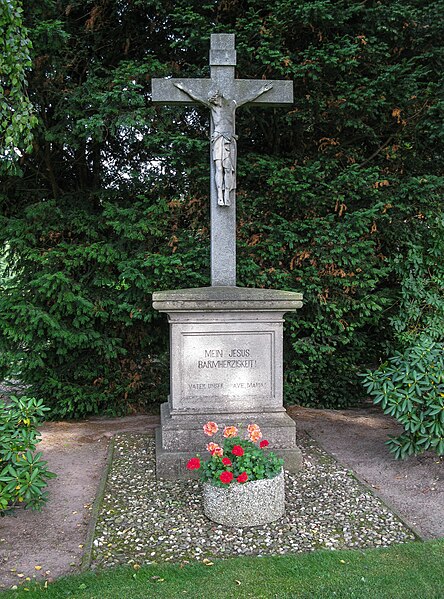 File:Hiddingsel, Wegkreuz (nahe St.-Johannes-Nepomuk-Kapelle) -- 2012 -- 4111.jpg