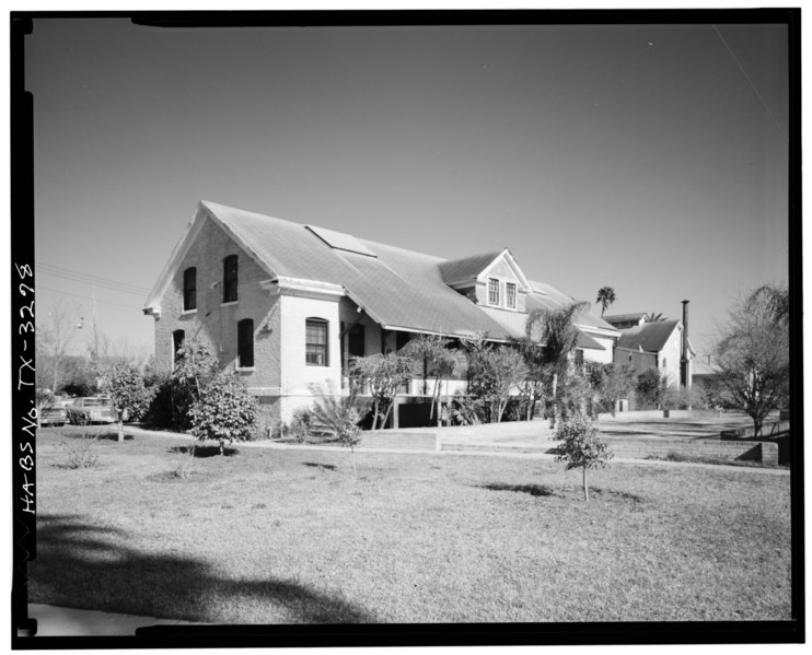 File:Historic American Buildings Survey, Bill Engdahl for Hedrich-Blessing, Photographers, February, 1979 VIEW FROM NORTHWEST. - Fort Brown, Commissary and Guard House, May Street HABS TEX,31-BROWN,10A-1.tif