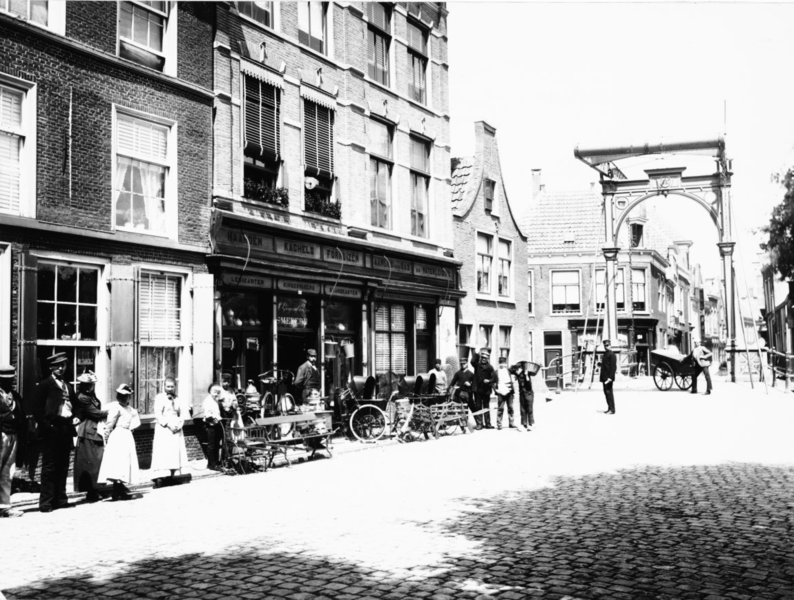 File:Hooigracht bij de Gepekte Brug over de Oude Rijn.PNG