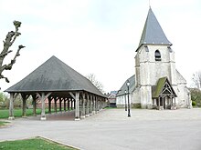 Hornoy-le-Bourg - Eglise et Halle.JPG