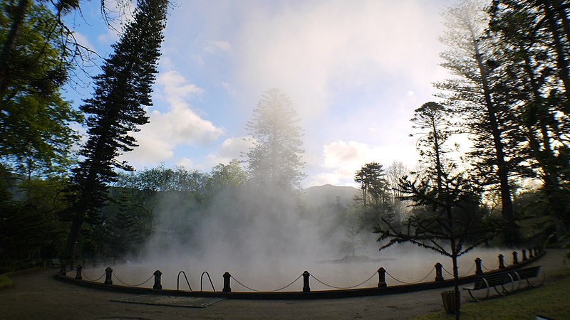 File:Hot lake. - panoramio.jpg