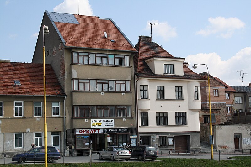 File:Houses of Peace Square in Náměšť nad Oslavou, Třebíč District.jpg