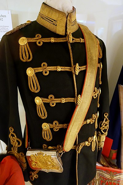 File:Hussar's attila (Hungarian jacket), Braunschweig Hussar Regiment Nr. 17, wool felt and braid, c. 1910 AD - Braunschweigisches Landesmuseum - DSC04878.JPG