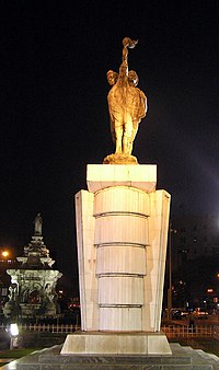 The Hutatma memorial with the Flora Fountain, in the background Hutatma Chowk.jpg