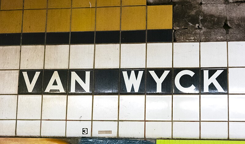 File:IND Van Wyck (Briarwood) Tile Caption.jpg