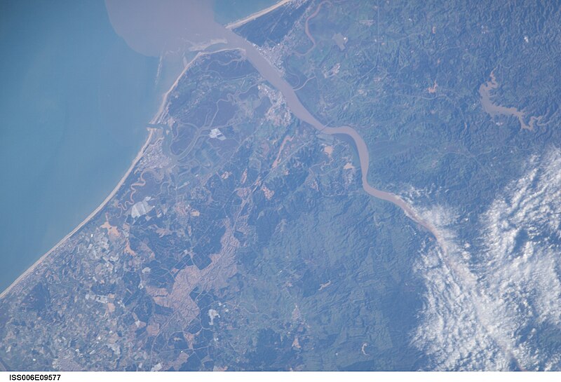 File:ISS006-E-9577 - View of Portugal.jpg