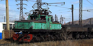 Электровоз IV-КП1А-028 с грузовым поездом на станции Магнитогорск