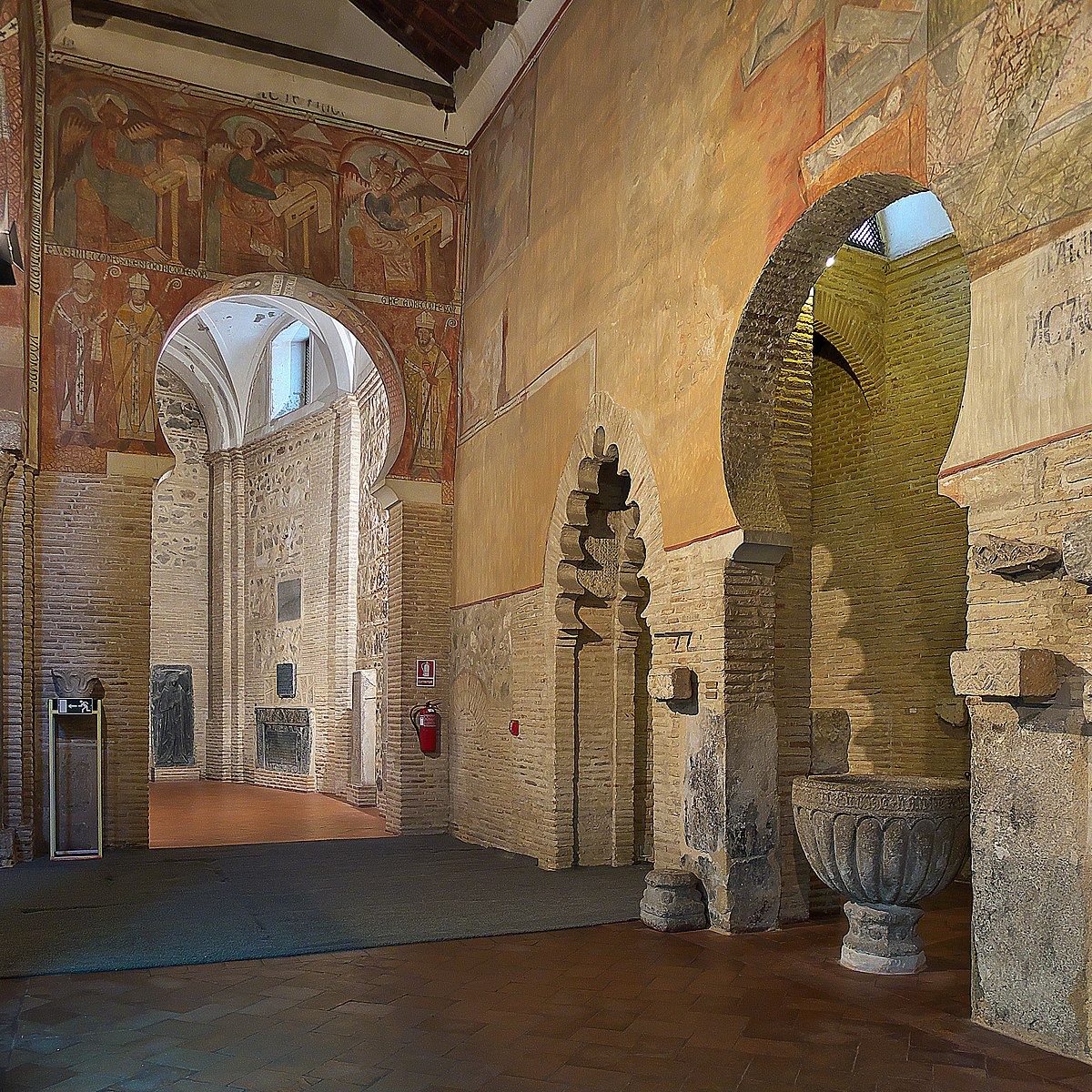 Iglesia de San Román (Toledo). Nave de la Epístola, pinturas.jpg