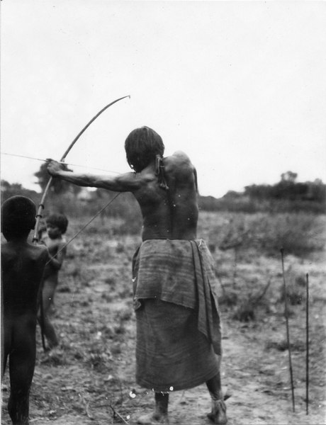 File:Indiansk bågskytt. Rio Pilcomayo, Bolivianska Chaco. Gran Chaco, Rio Pilcomayo - SMVK - 004680.tif