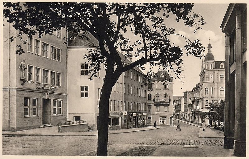 File:Insterburg.Ulmenplatz.jpg