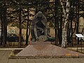 Monumento a los zapadores de la Gran Guerra Patriótica frente al gimnasio Izmailovo en Moscú