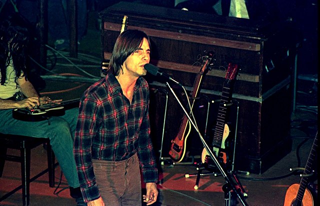 Browne during a 1976 concert in Hamburg, Germany