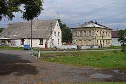 Centrum vesnice s budovou bývalé školy