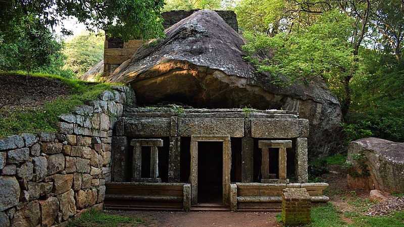 File:Kaludiya Pokuna.jpg