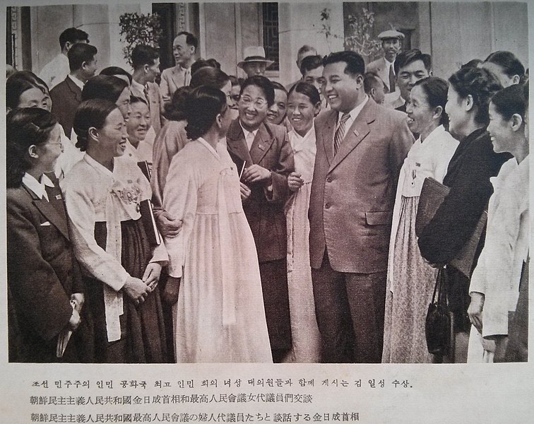 File:Kim il sung conversing with female representatives.jpg