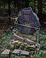 Deutsch: Gedenkstein für die ermordete Claudia Eltermann im Wald bei Kressbronn, Bodenseekreis, Baden-Württemberg, Deutschland English: Memorial stone for the late Claudia Eltermann in the woods near Kressbronn, district Bodenseekreis, Baden-Württemberg, Germany