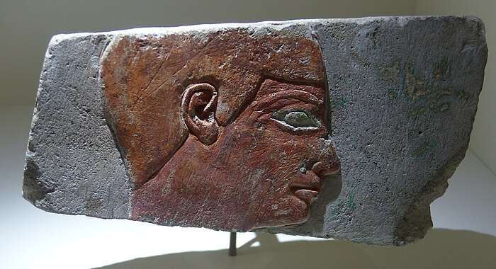 LSR Pharao - Männerkopf Relief 01.jpg