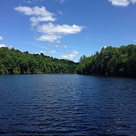 A Lac des Grandes Baies cikk szemléltető képe