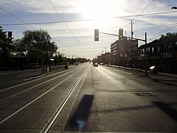 Vista de Long Branch do Lake Shore Boulevard