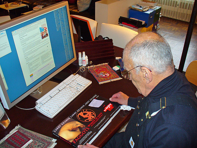 Kramer at home in 2007, reviewing the new Grove Press editions of his work. His Wikipedia article is shown on the computer.
