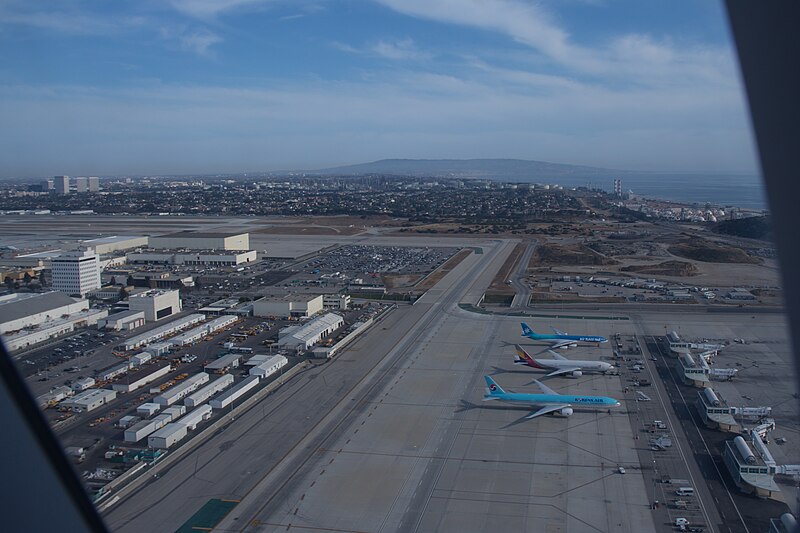 File:Leaving LAX (10072315975).jpg