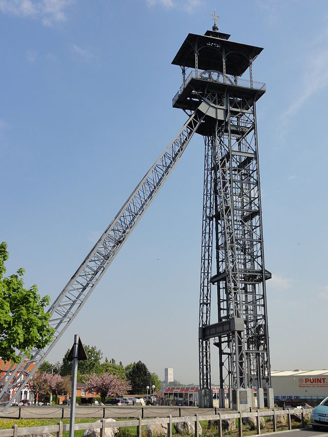 Le chevalement du puits n° 3 bis des mines de Lens, à Liévin, photographié en 2011.