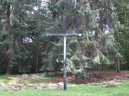 The memorial cross of the ruins of Liikistö Church.