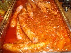 Longanizas con pisto de verduras y tomate frito.jpg