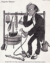 Caricature of Mahler surrounded by comical musical instruments, including a motor horn which he is operating by the use of his feet