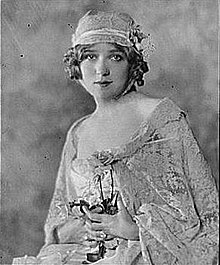 Mary Pickford wearing a boudoir cap and negligee in 1921 MaryPickfordPortrait.jpg