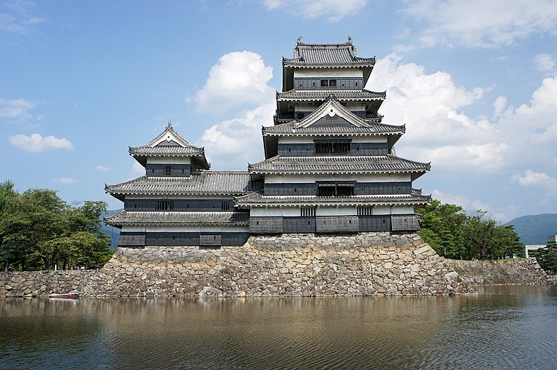 800px-Matsumoto_Castle06bs4592