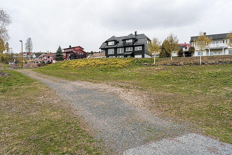 File:Meningsløse suburbia i Gjøvik 04.jpg