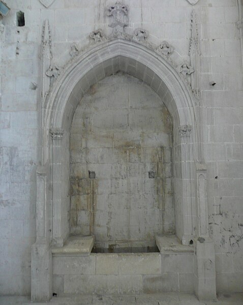 File:Montmajour,abbatiale Notre-Dame,intérieur de l'église haute 11.JPG