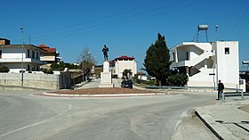Monument in Roskovec.jpg