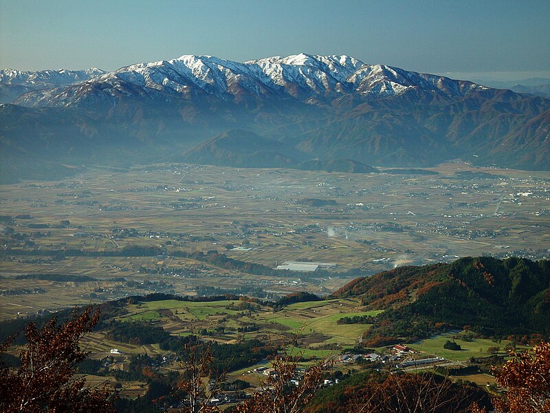 File:Mount Genanpo and Heko from Mount Hotsuki 2002-11-23.jpg