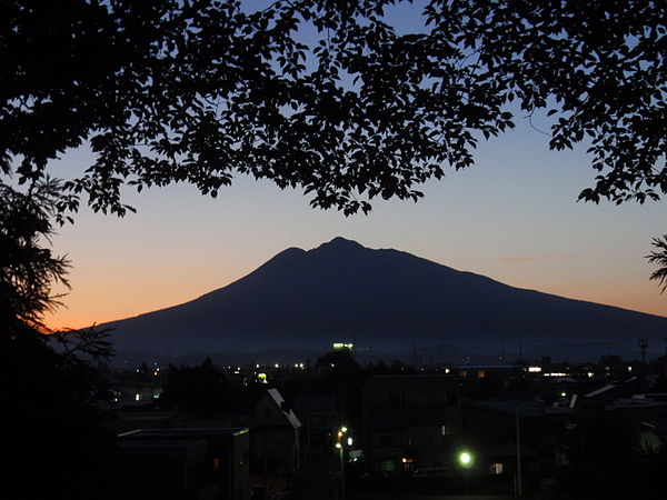 Image: Mt. Iwakisan from Hirosaki Castel 2008