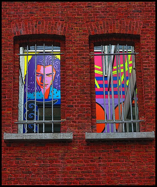 File:Murals Behind Open Windows - panoramio.jpg