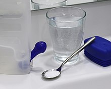 To prepare an isotonic saline solution for nasal rinsing, approx. 0.25 liter lukewarm drinking water and 2.5 ml of table salt (about half a level teaspoon) is required. Nasendusche IMG 3357.jpg
