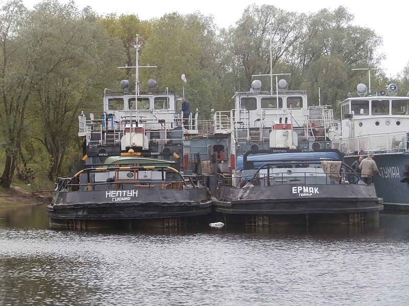 File:Neptun Ermak in Novobelitsa Gomel 7 May 2014.JPG