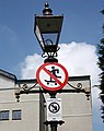 A sign prohibiting skateboarding