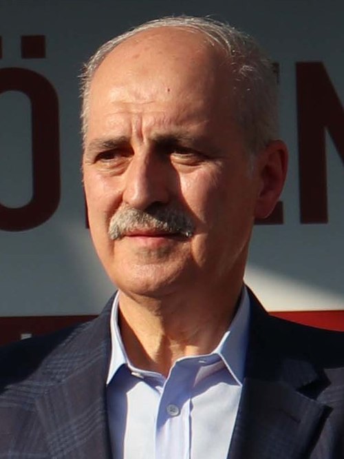 Image: Numan Kurtulmuş at Diyarbakır, 2021 (cropped)