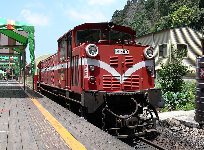 File:Old Japanese Train in Alishan.JPG