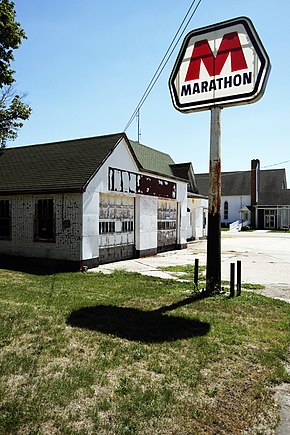 Old Marathon Filling Station, Ohio, Illinois 8-27-2012.jpg