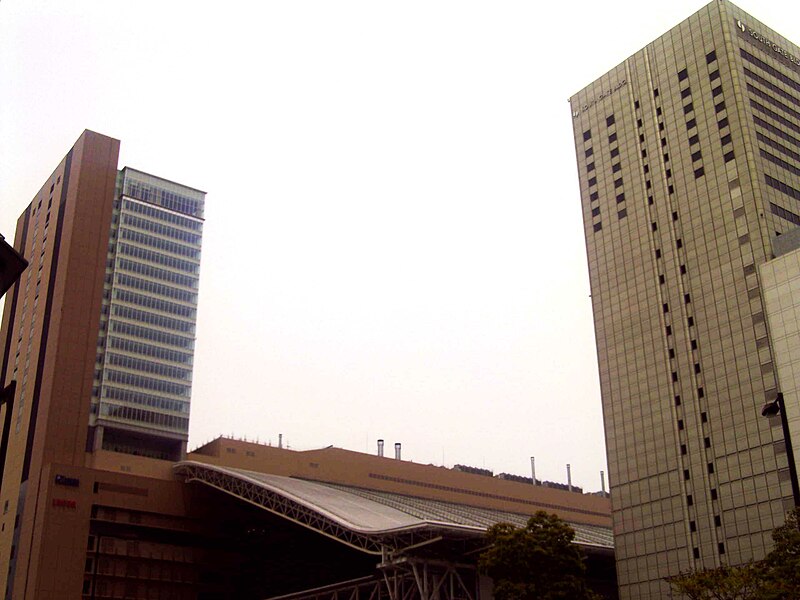 File:Osaka Station City 2011-05 (17).jpg